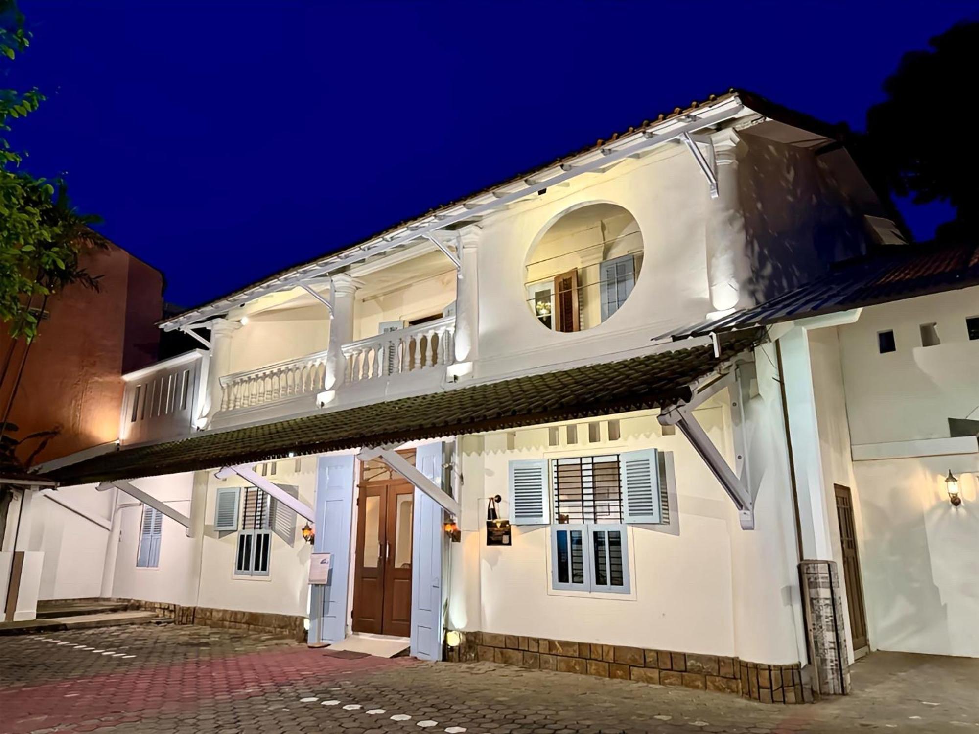 The Raden Patah Heritage Kota Lama Semarang Exterior photo